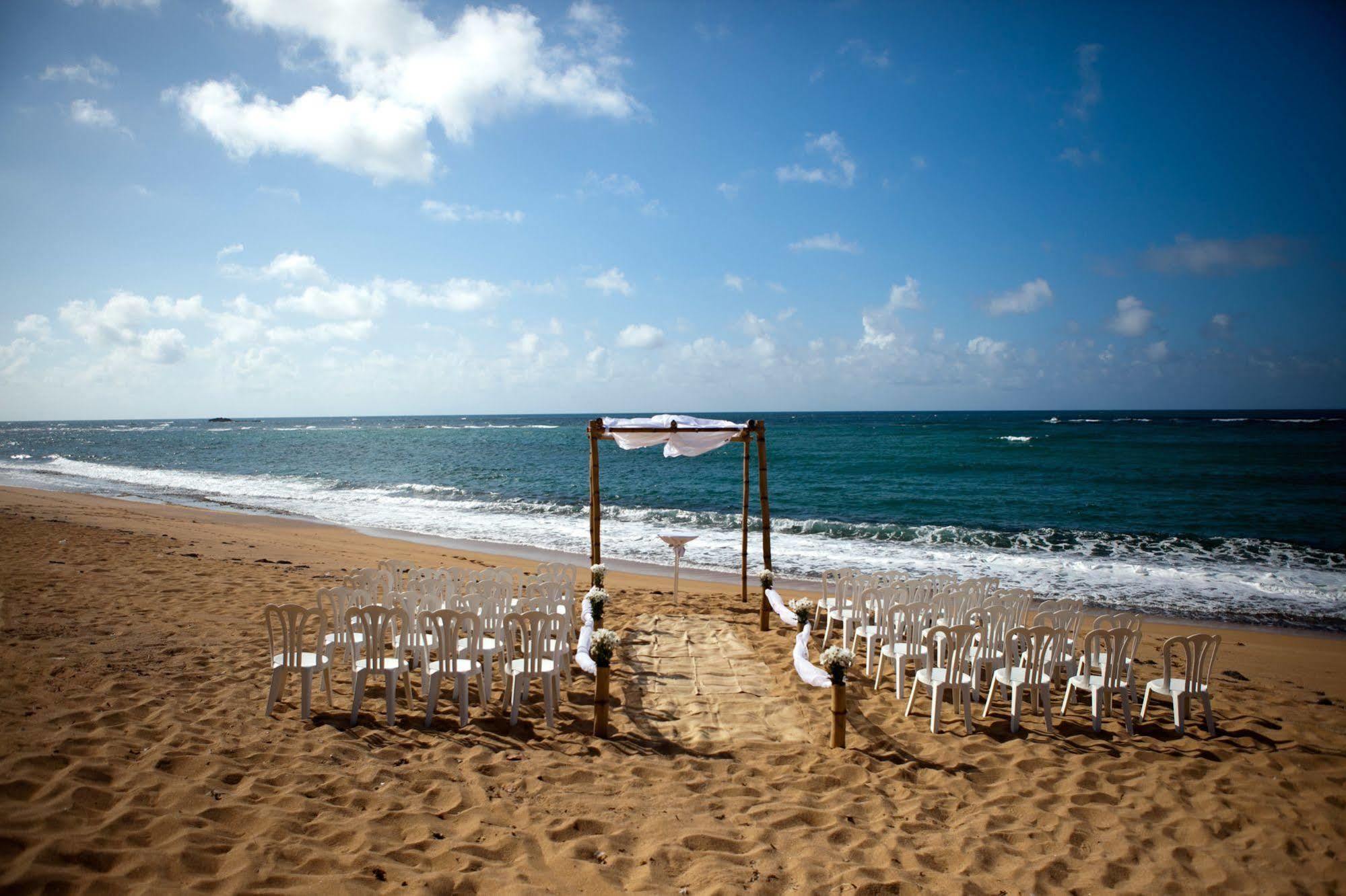 The Beach Guesthouse Pinones Экстерьер фото