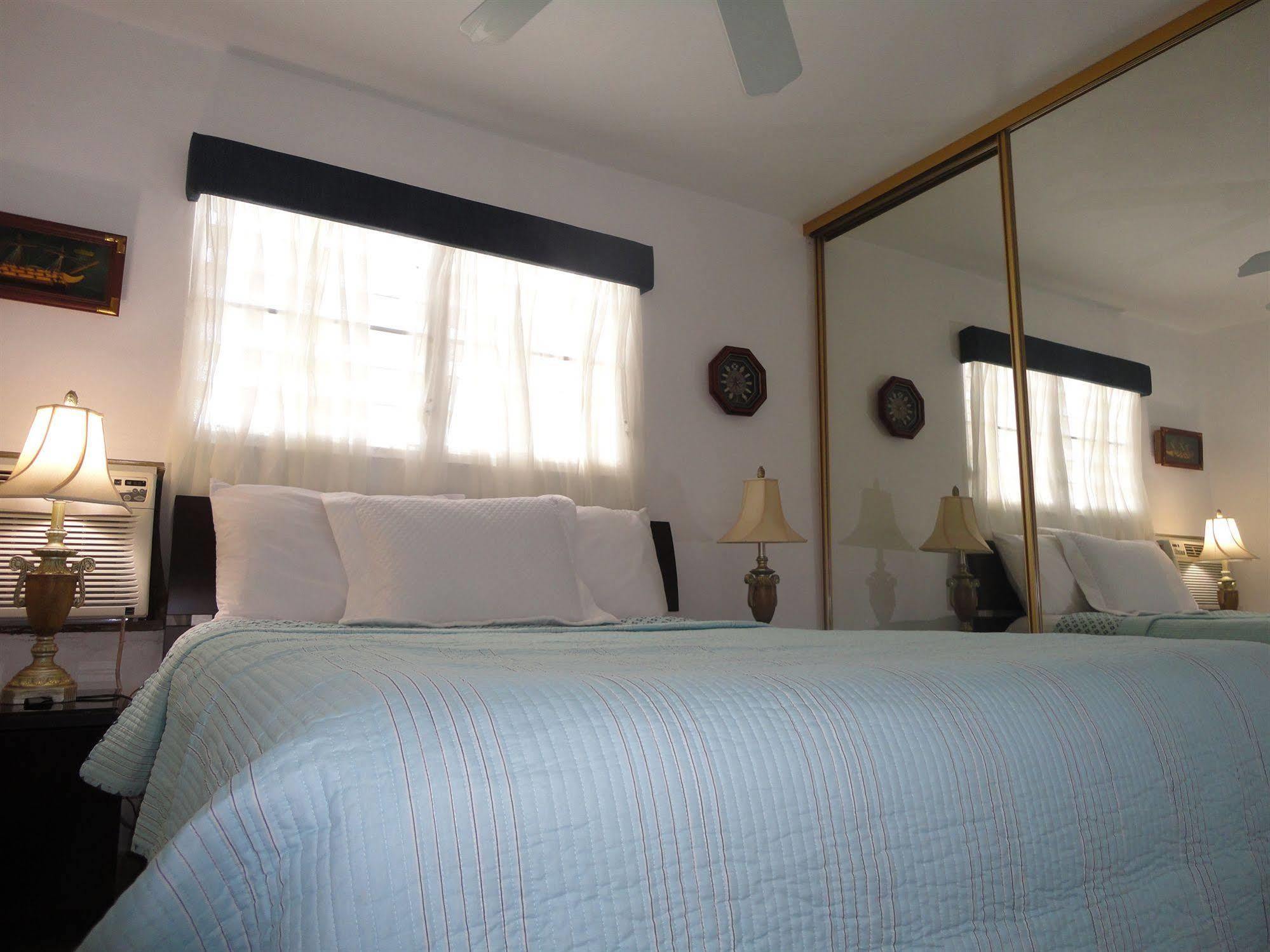The Beach Guesthouse Pinones Экстерьер фото