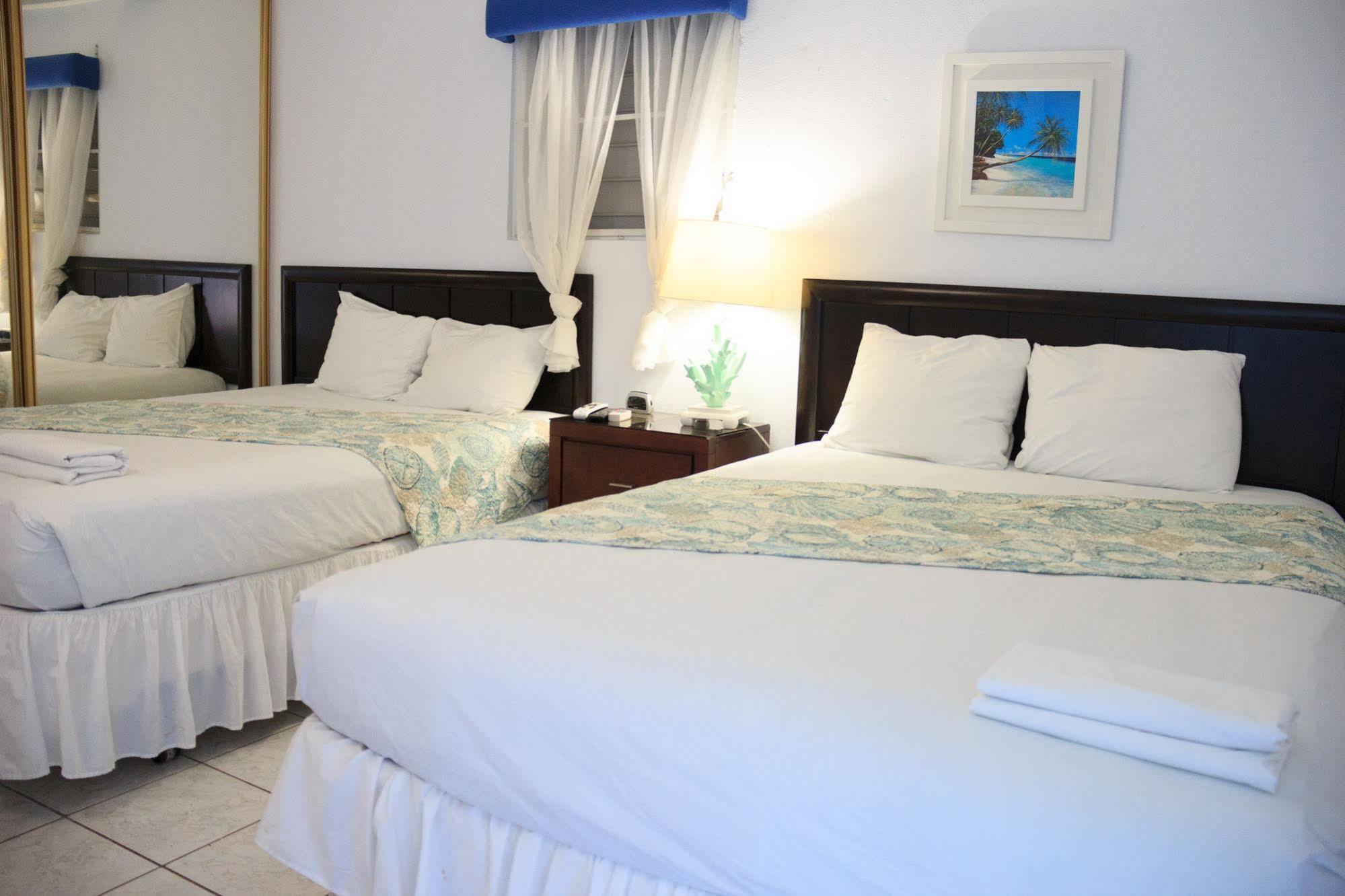 The Beach Guesthouse Pinones Экстерьер фото