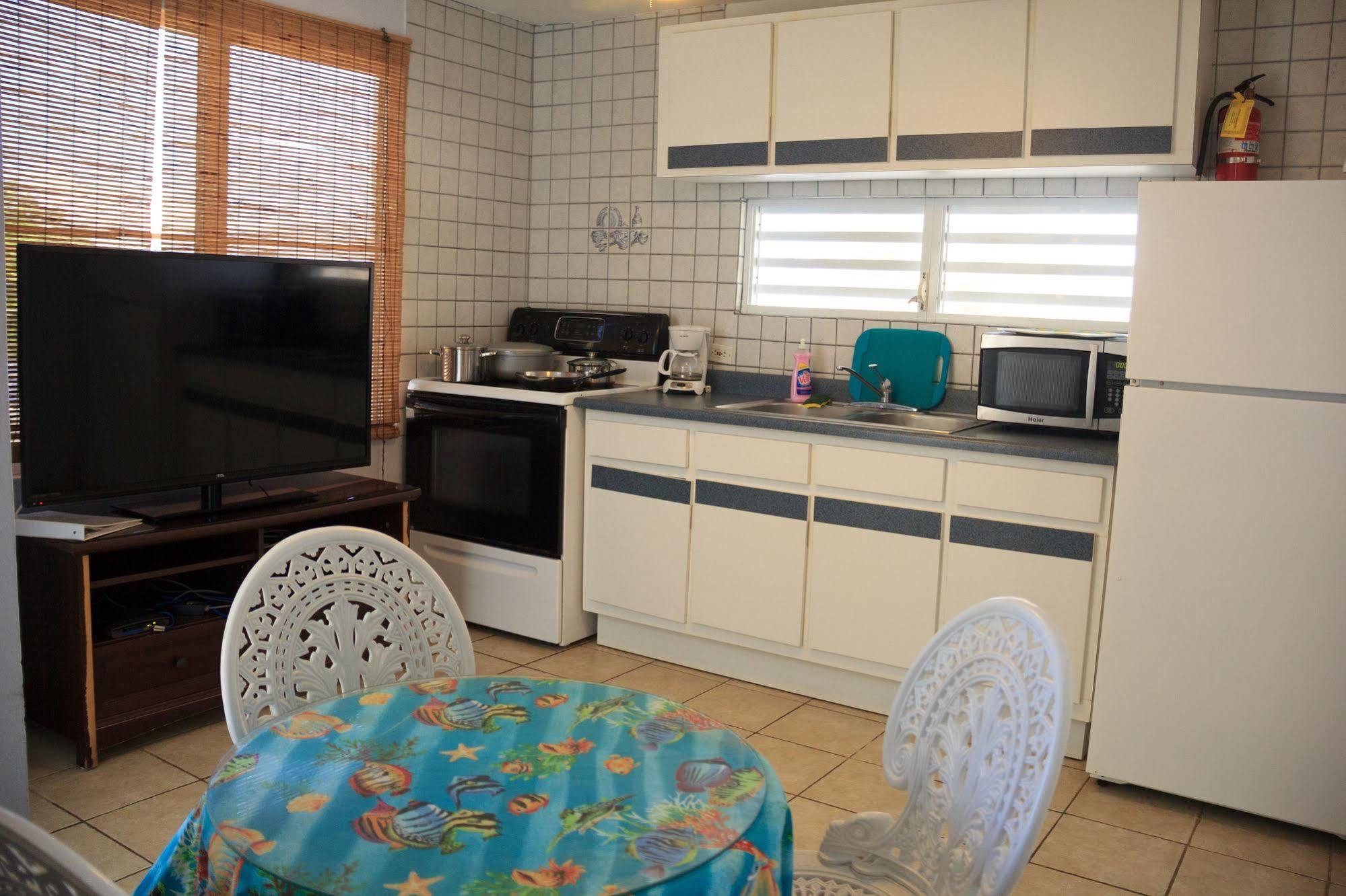 The Beach Guesthouse Pinones Экстерьер фото
