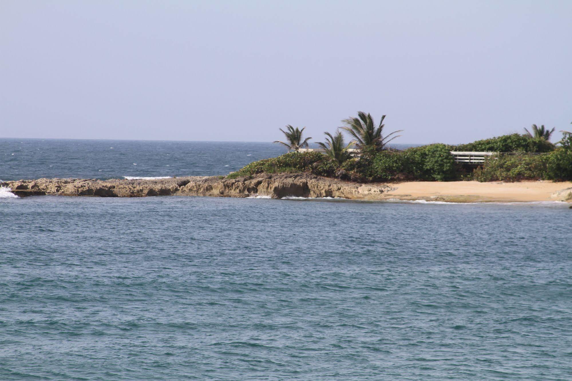 The Beach Guesthouse Pinones Экстерьер фото
