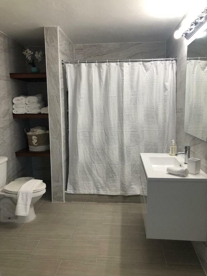 The Beach Guesthouse Pinones Экстерьер фото