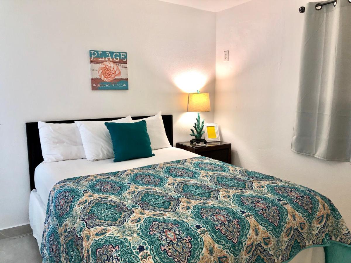 The Beach Guesthouse Pinones Экстерьер фото